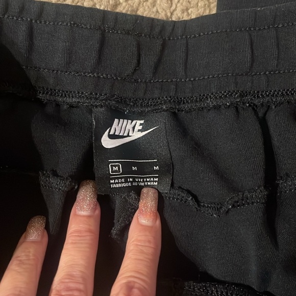 Nike joggers. - Picture 4 of 5
